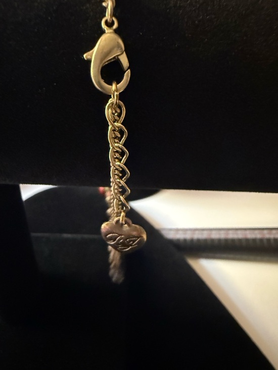 Betsey Johnson Gold-Tone Bracelet with Red Crab Charm. Sea series - Picture 2 of 6